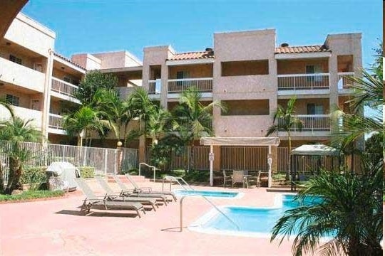 Foto del edificio - Huntington Oaks Village