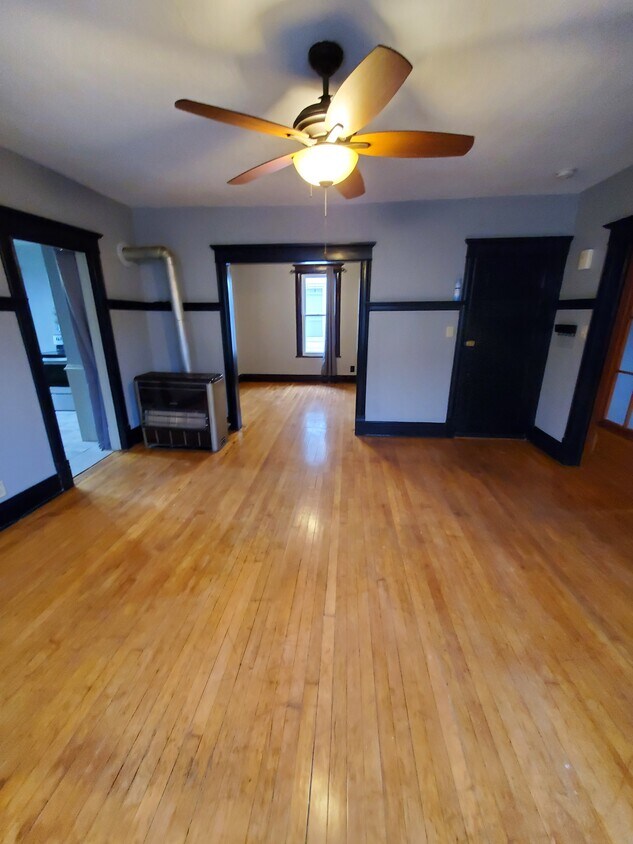 Livingroom - 726 Monroe St NE