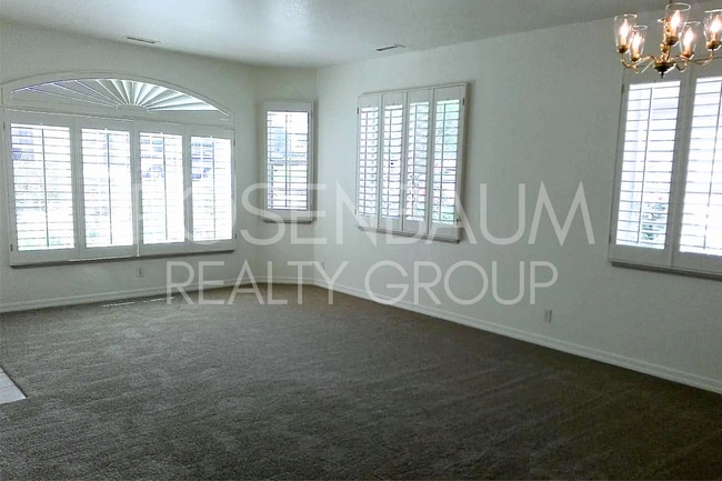 Building Photo - Charming 3-beds, 2-baths home in the Prest...