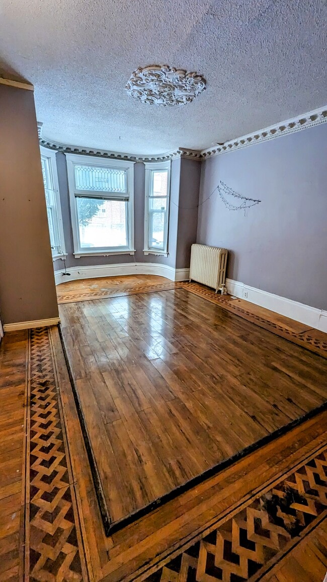 Building Photo - 252 Frontenac St
