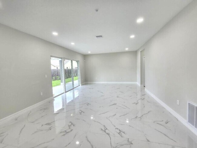 Foto del edificio - 4468 S Lake Orlando Pkwy