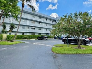 Building Photo - 114 Royal Pk Dr