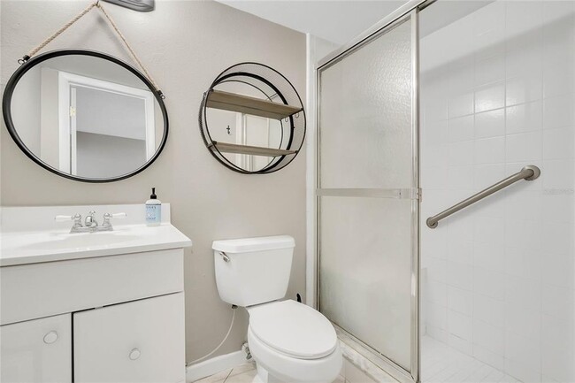 Building Photo - 6030 Village Cir N