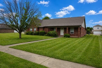 Building Photo - 667 N Meadowlands Dr