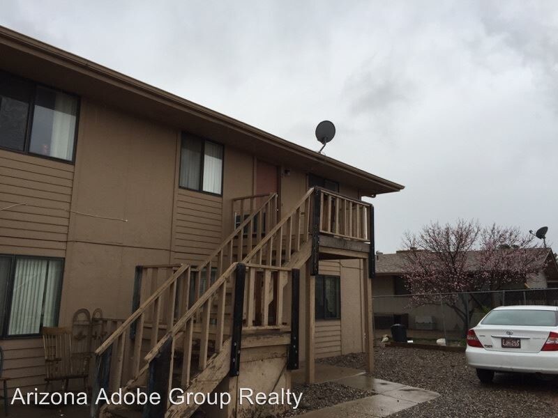 Primary Photo - 2654 S Mountain View Dr