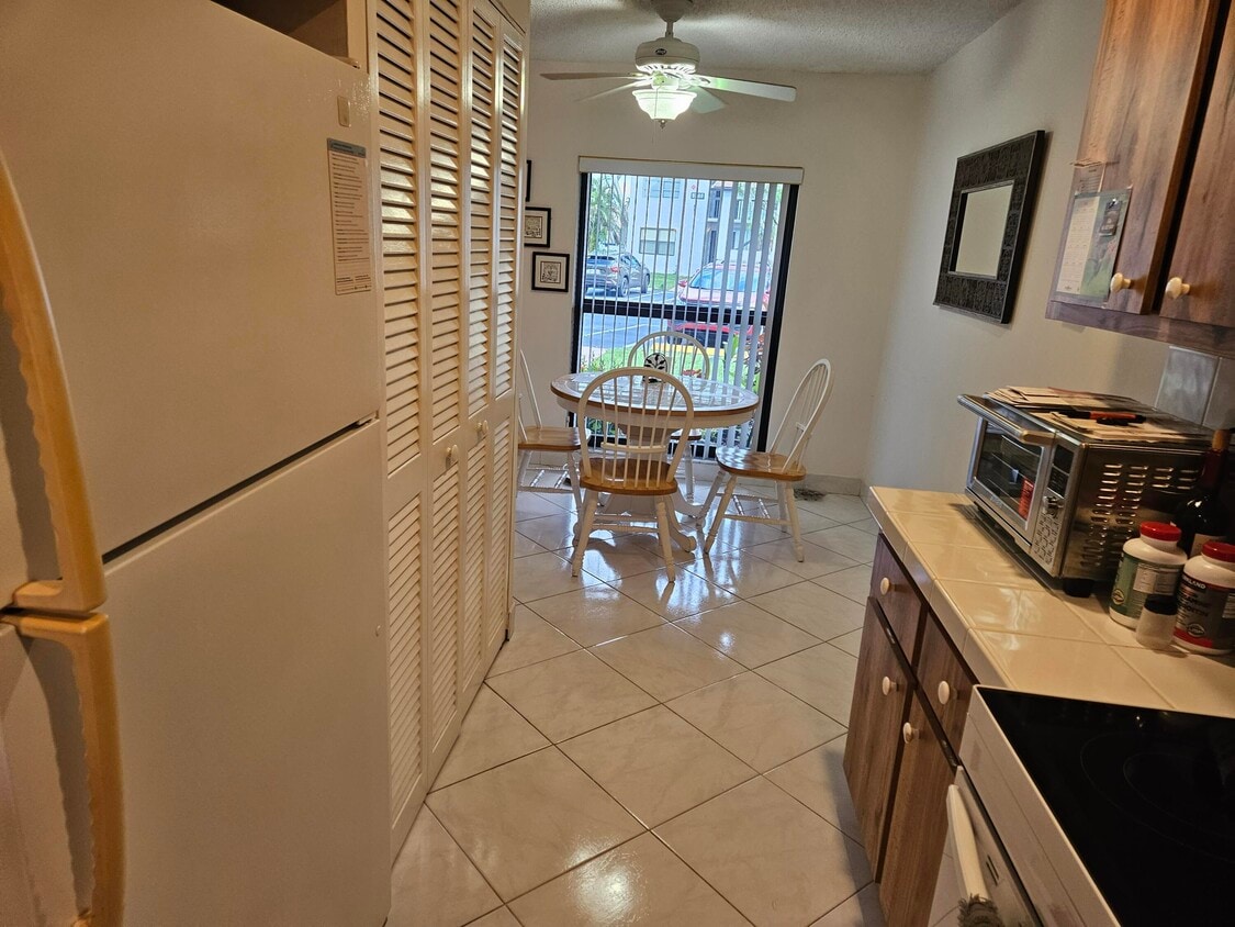 Building Photo - 5753 Spindle Palm Ct