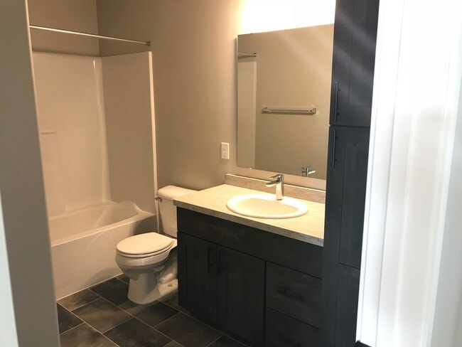 Building Photo - 3 Bed 3 Bath