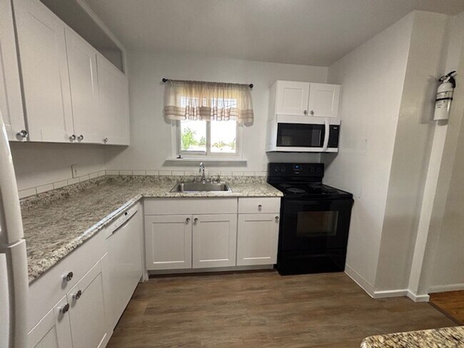 Building Photo - Very nice Family Home located in southern ...
