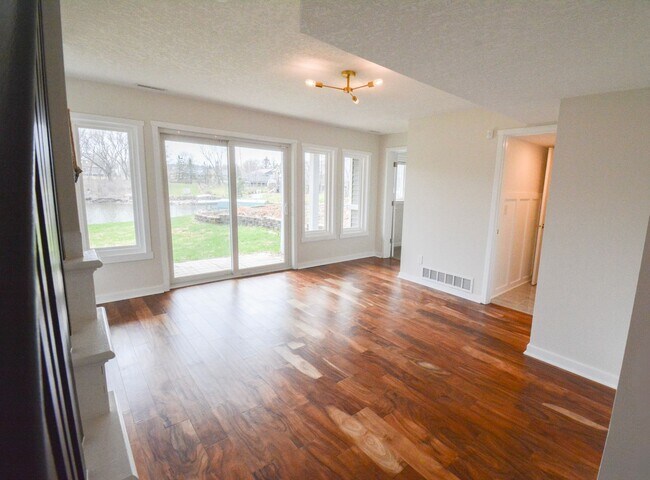 Foto del edificio - Luxury Lakeside Living – 3 Bed, 2.5 Bath Home with Stunning Views
