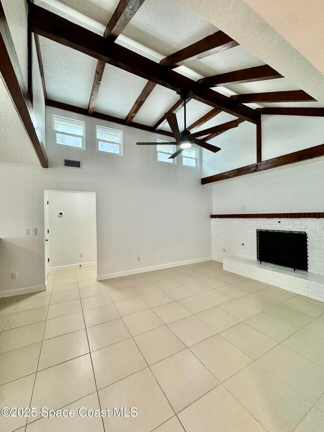 Foto del edificio - 1456 Guava Ave