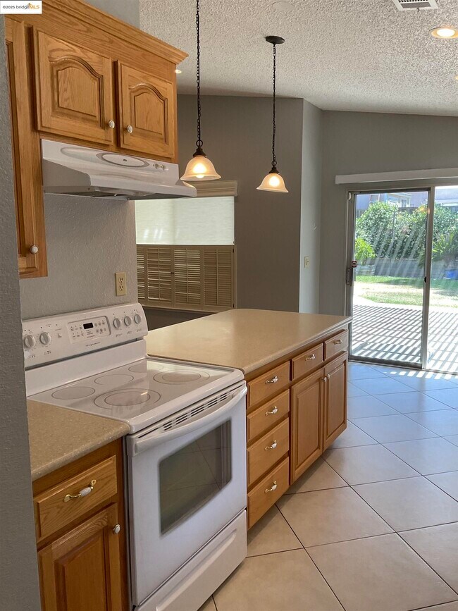 Building Photo - 1741 Gateway Dr
