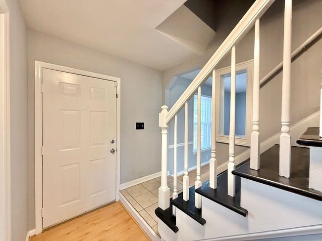 Building Photo - Charming 3BD, 2.5BA North Raleigh Home wit...