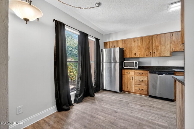 Building Photo - 12 Glen Arbor Park