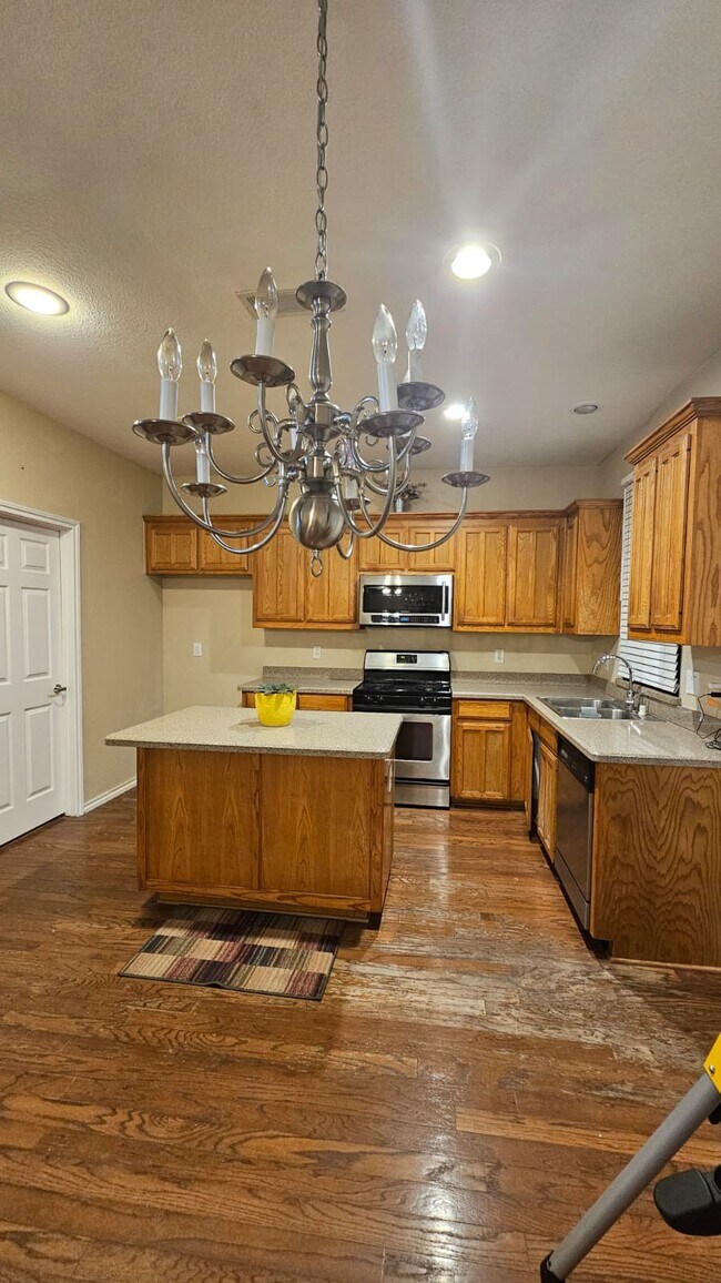 Foto del edificio - 8409 Romanway Dr