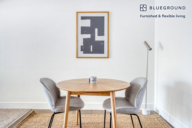 Foto del edificio - 350 Sharon Park Dr