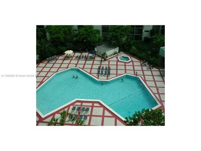 Foto del edificio - 17011 N Bay Rd