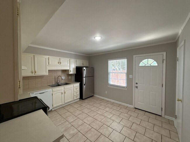 Foto del edificio - T.R. Lawing Realty Property