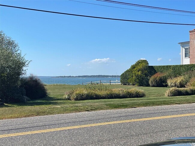 Building Photo - 59 Peconic Ave