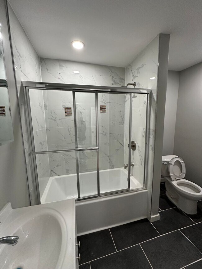 Building Photo - Beautifully renovated 3 bed/1.5 bath