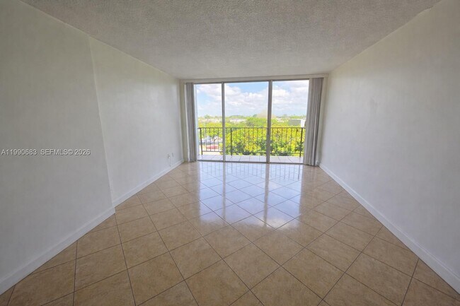 Foto del edificio - 310 Fontainebleau Blvd