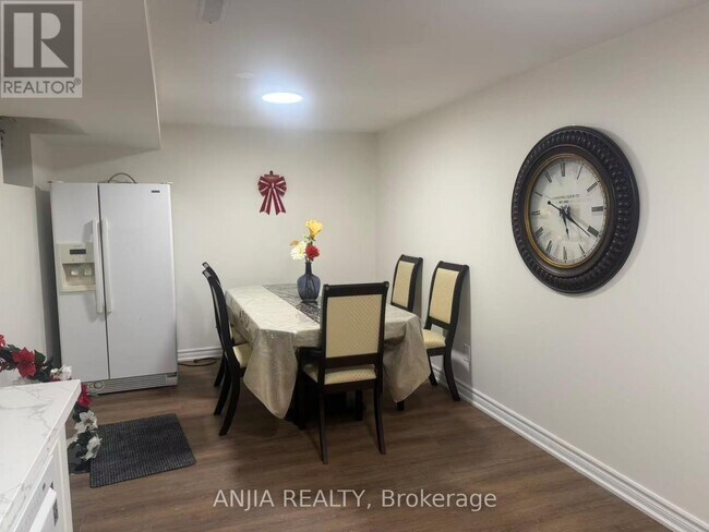 Photo du bâtiment - 2482 Robin Dr