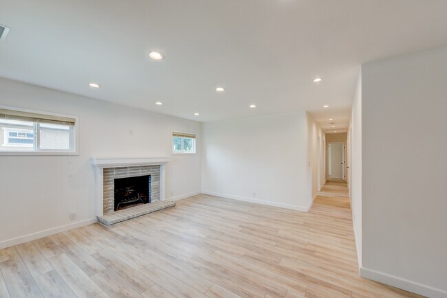 Building Photo - 1716 Pilgrim Way