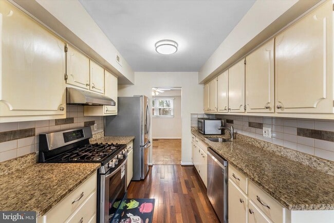 Foto del edificio - 5052 Cliffhaven Dr