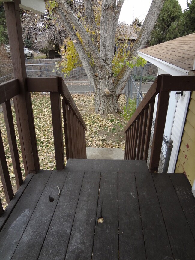 Building Photo - Beautiful Home with Nice Fenced Yard - 1 C...