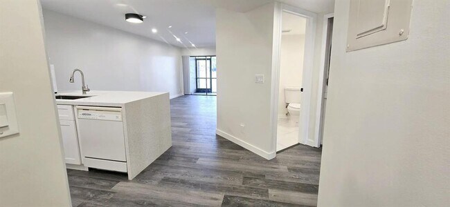 Building Photo - 5539 Courtyard Dr