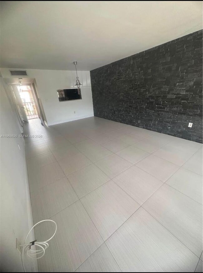 Building Photo - 10845 SW 112th Ave