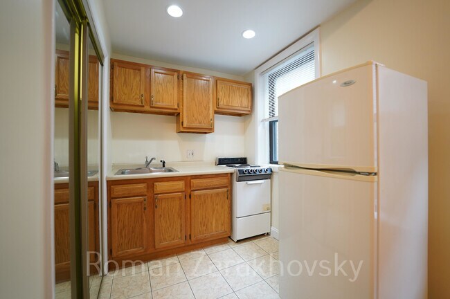 Building Photo - 1482 Beacon St