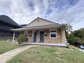 Building Photo - 643 W 1st St