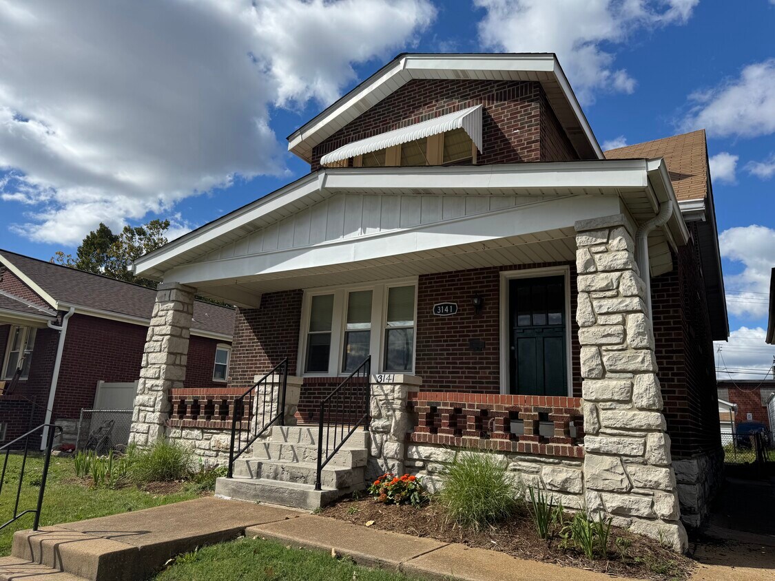 Primary Photo - 3141 Clifton Ave