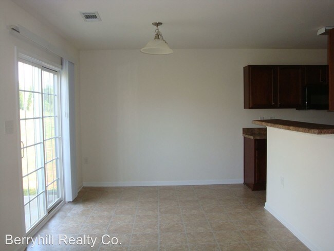 Building Photo - 4 br, 2.5 bath House - 6232 Leslie Dr