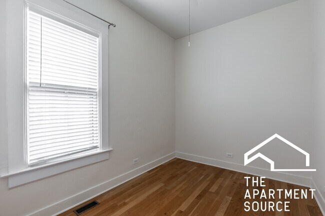 Foto del edificio - 4410 N Greenview Ave