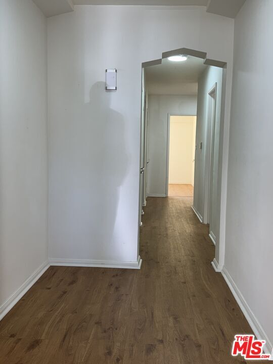 Foto del edificio - 211 S Arnaz Dr