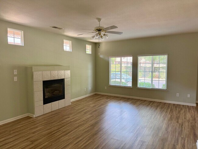 Foto del edificio - 3 Bedroom 2 Bath home with covered patio