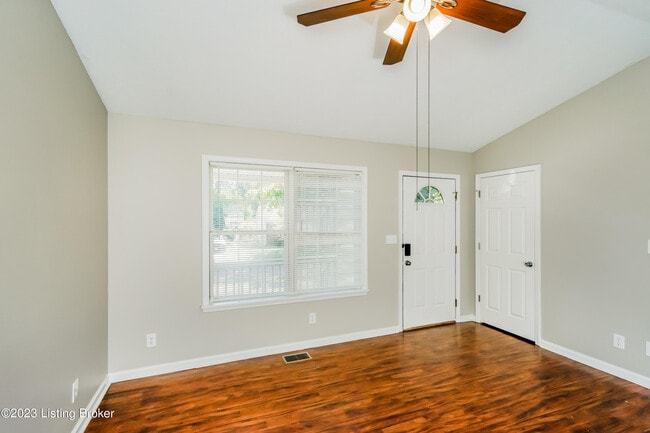 Foto del edificio - 8906 Greenmoore Dr