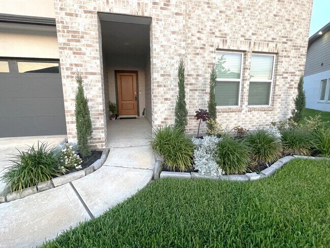 Building Photo - 8043 House bank Ln