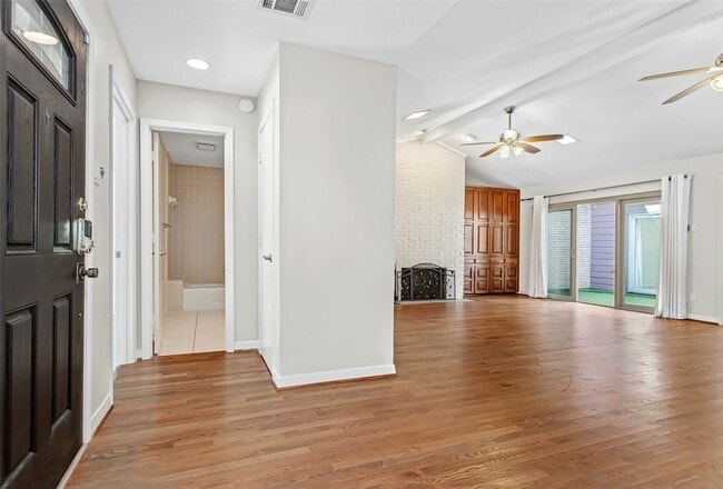 Foto del edificio - 6807 Anglebluff Cir