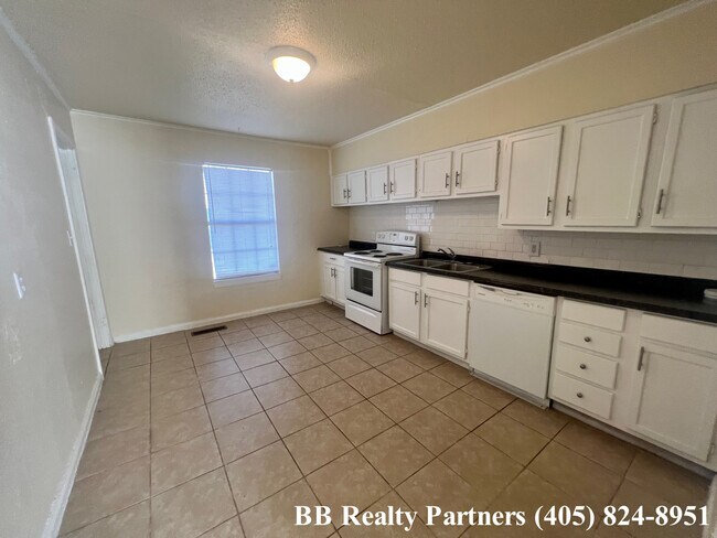 Foto del edificio - 6721 E 5th St