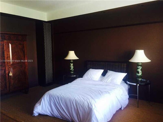 Building Photo - 2421 Lake Pancoast Dr