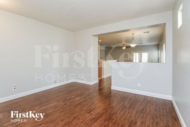 Foto del edificio - 1252 W Vineyard Plains Dr