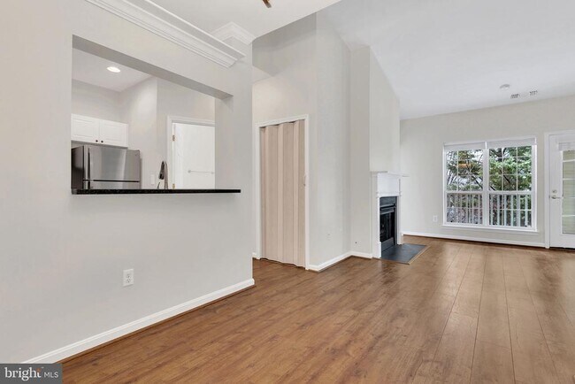 Foto del edificio - 4560 Strutfield Ln