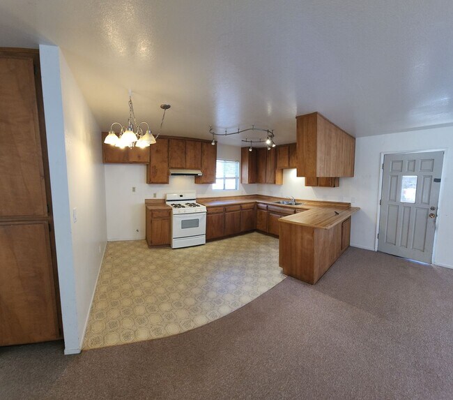 Foto del edificio - A Surfer's dream!! Short distance to the beach!!