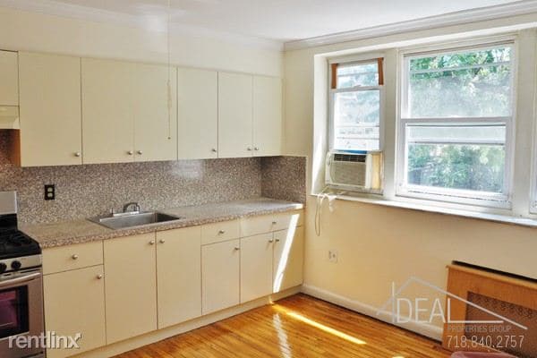 Building Photo - 231 Court St