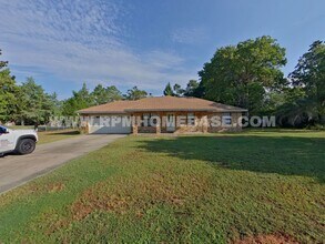 Building Photo - 612 Moss Dr