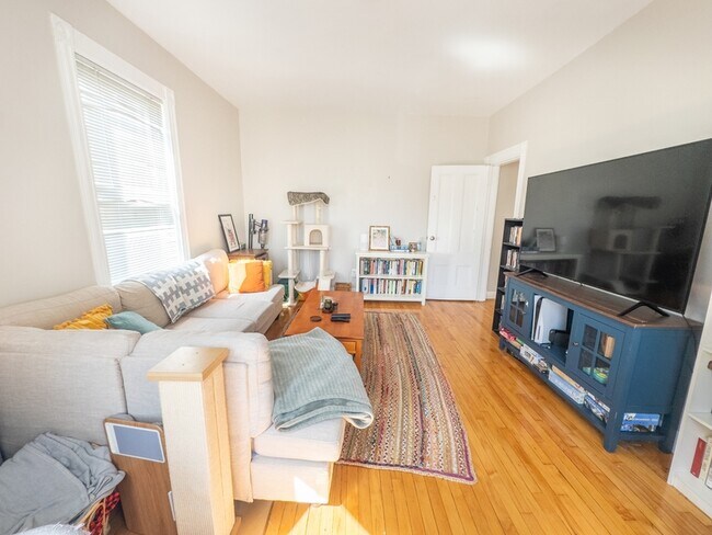 Photo - 35 1/2 Essex Street Apartment