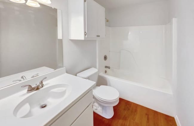 Building Photo - 2094 Ridgewood Cir