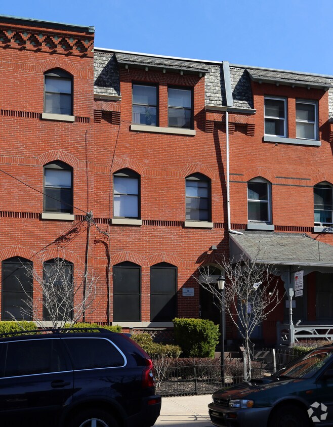 Primary Photo - 4025 Locust St